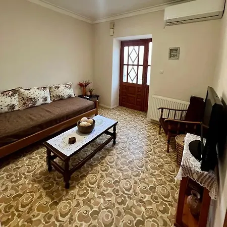 Yiayias House Apartment